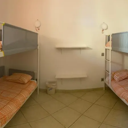 拉各斯码头旅馆 招待所 *