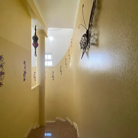 拉各斯码头旅馆 *